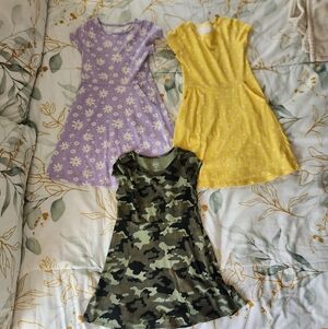 Bundle girls Dresses Size 7/8